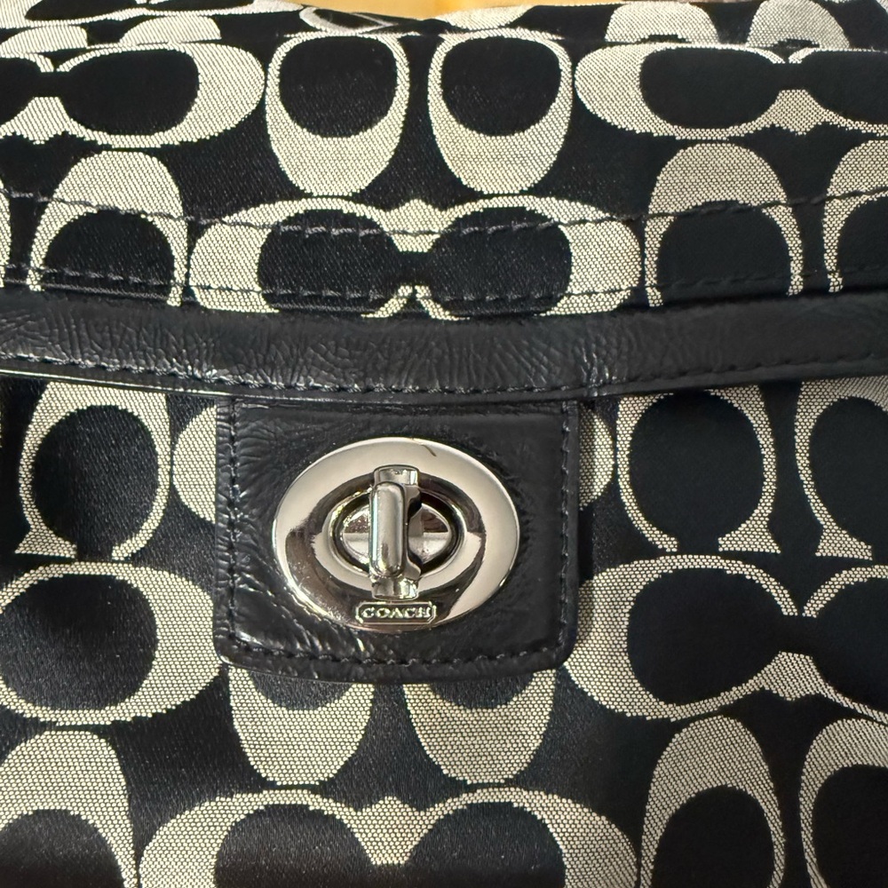 Black and Cream Signature Pattern Hobo Shoulder Bag - Picture 14 of 14